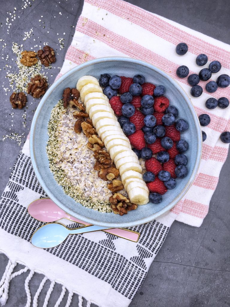 sunrise-overnight-oats-bowl-family-meals-in-heels
