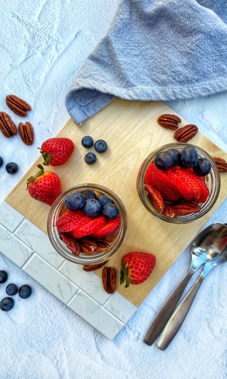 Chocolate Chia Overnight Oats with Berries